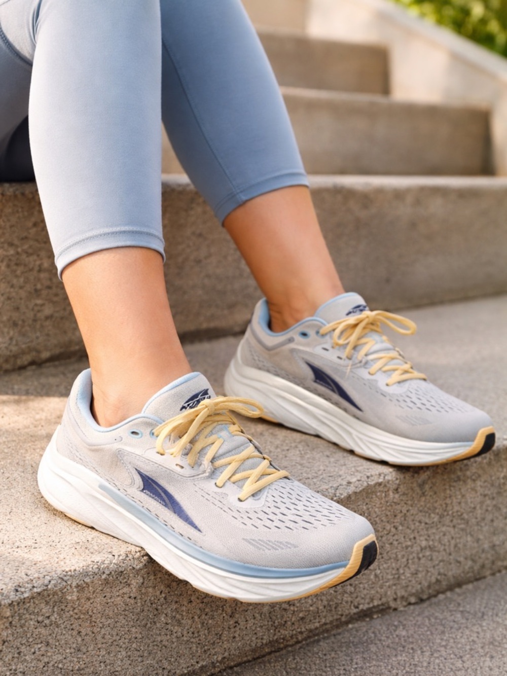 Altra VIA Olympus Women’s Size 10 Wide Road Running Shoes Gray Blue Max Cushion